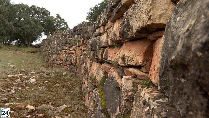 Castilviejo: Un destino que une senderismo y cicloturismo en un histórico castro celtíbero restaurado.