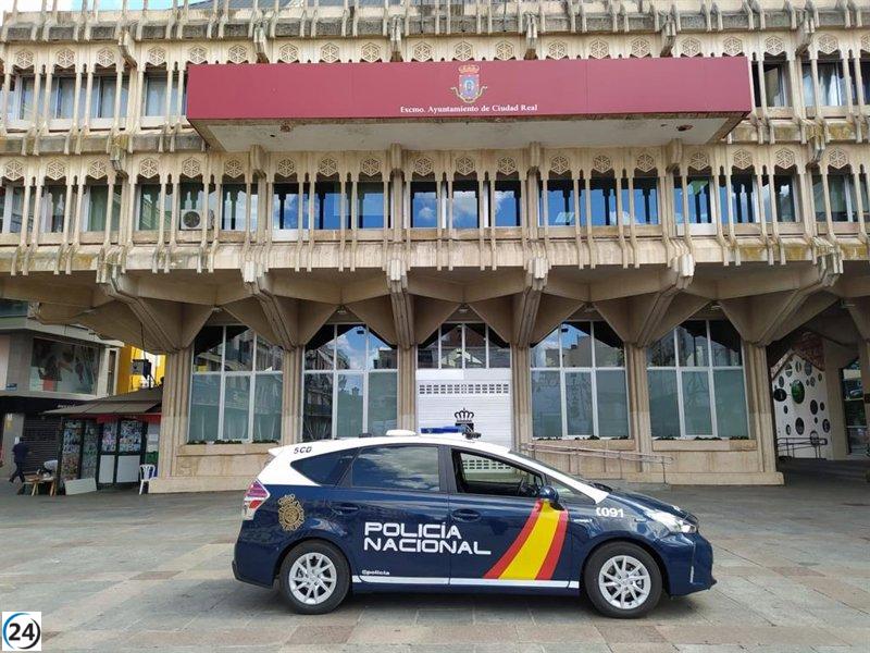 Mujer arrestada en Ciudad Real por apuñalar a una joven en plena calle.