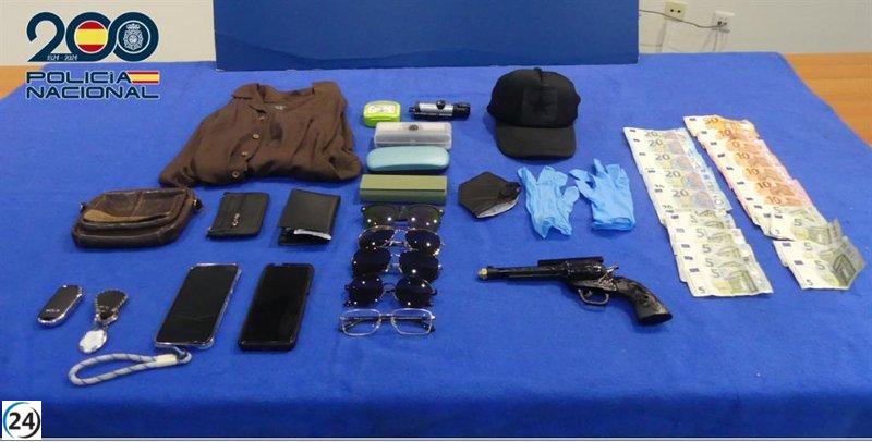 Detenido un ladrón por asaltar dos farmacias en Talavera de la Reina con arma falsa.