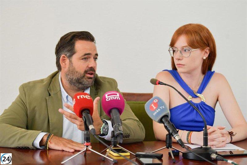 Alcaldesa de Fernán Caballero acusa a banda criminal de extorsión para obligarla a renunciar.