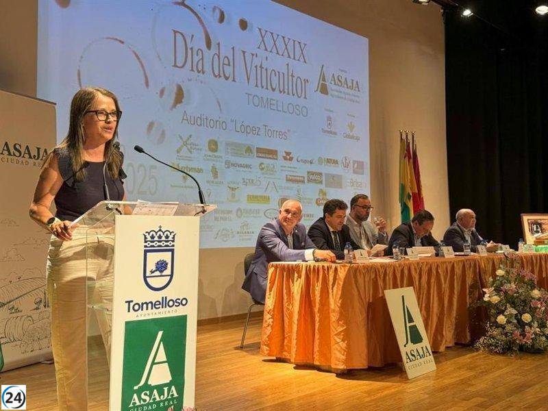 Asaja reconoce a la UCLM con el galardón 'Venencia, Ciudad de Tomelloso' en la edición 39 del Día del Viticultor.
