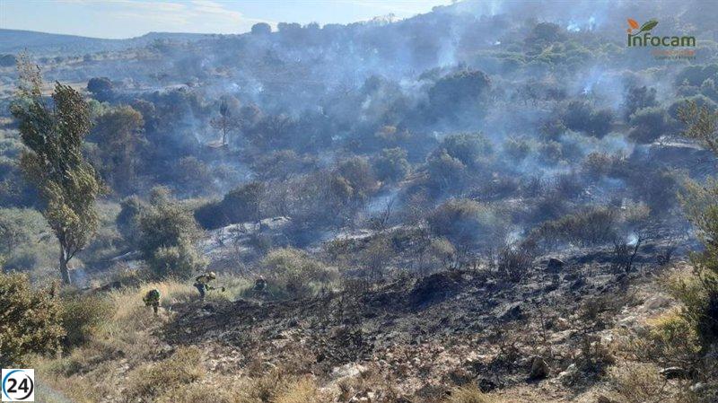 Avanza la lucha contra el incendio en Loranca de Tajuña.