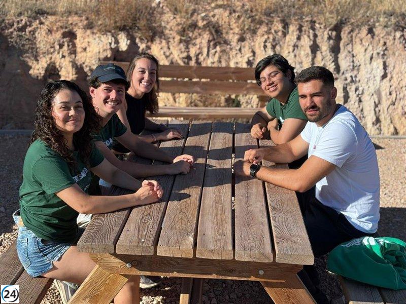 Becarios del MITECO marcan la diferencia en su primer trabajo en Fresneda de la Sierra.