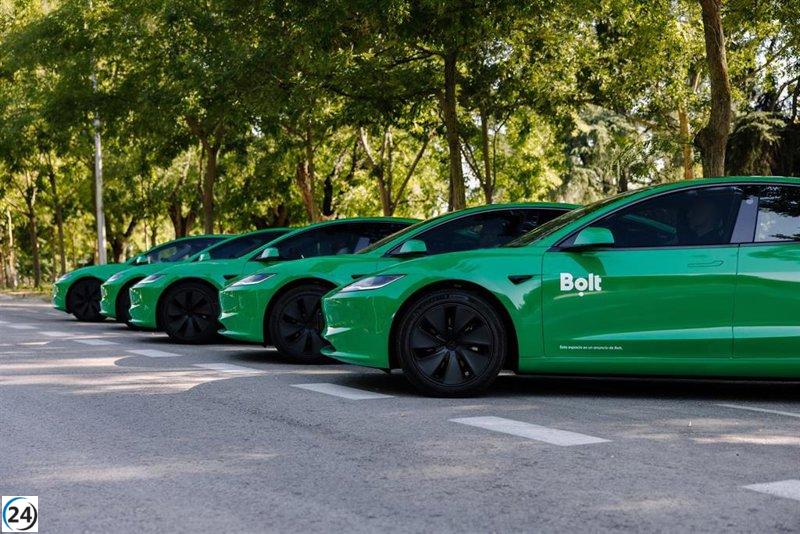 C-LM presentará un plan para regular los VTC con precontratación obligatoria y limitaciones frente a taxis.