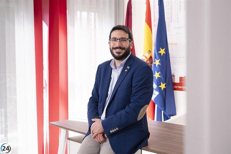 Alcalde de Azuqueca defiende su gestión ante acusaciones de favoritismo en el empleo.