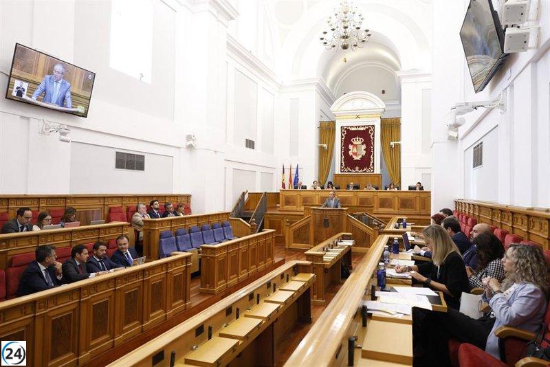 Núñez sugiere a Page establecer un foro para salvaguardar la PAC en C-LM; el PSOE replica que es un esfuerzo tardío.