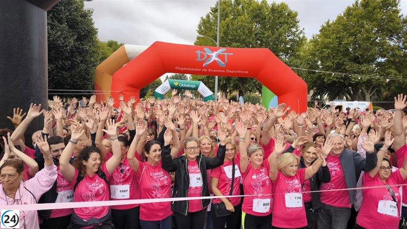 Cerca de 2.500 personas se unen en Ciudad Real para dar visibilidad al cáncer de mama.