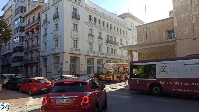 Bomberos de Cuenca apagan incendio en el Edificio Iberia.