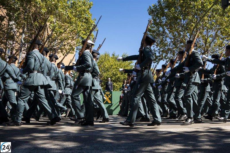 La Guardia Civil recibe el aplauso de los conquenses en la ceremonia final de los Actos del Pilar.