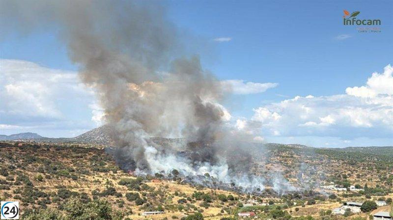 Incendio en Almorox alcanza nivel 1 por riesgo a propiedades no forestales.