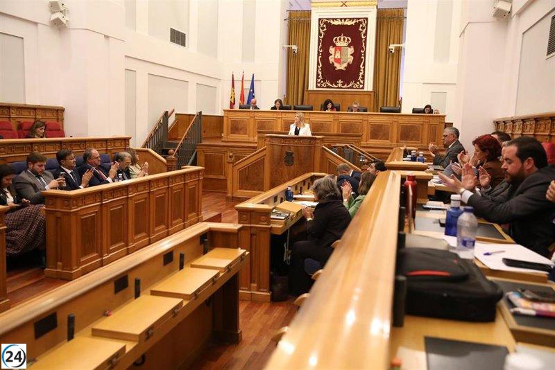 La mayoría socialista impulsa sus iniciativas, entre ellas la actualización de la carrera profesional de los sanitarios en C-LM.