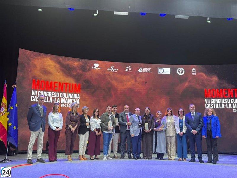 Guijarro reconoce el esfuerzo de los restaurantes rurales por enriquecer la gastronomía de Castilla-La Mancha.