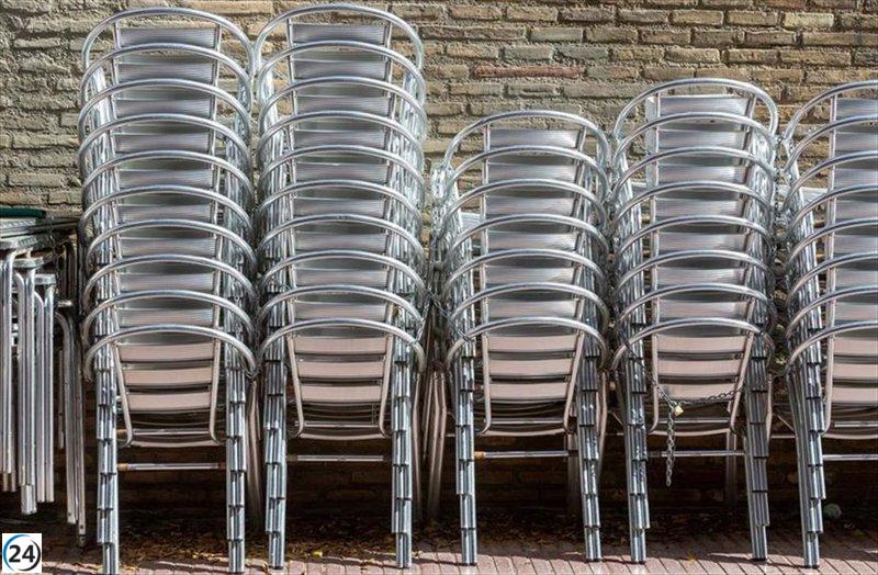 Desarticulada banda que robaba más de 1.100 sillas de terraza en Madrid y Talavera.