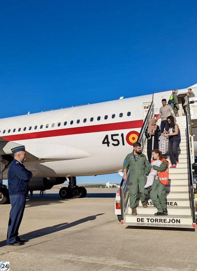 Defensa informa sobre el ingreso de 19 niños de Gaza en estado crítico para recibir atención médica en ocho comunidades autónomas, incluida Castilla-La Mancha.
