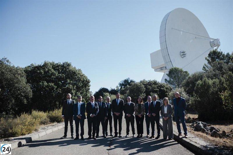 Puente destaca el observatorio de Yebes como un modelo de cooperación científica.