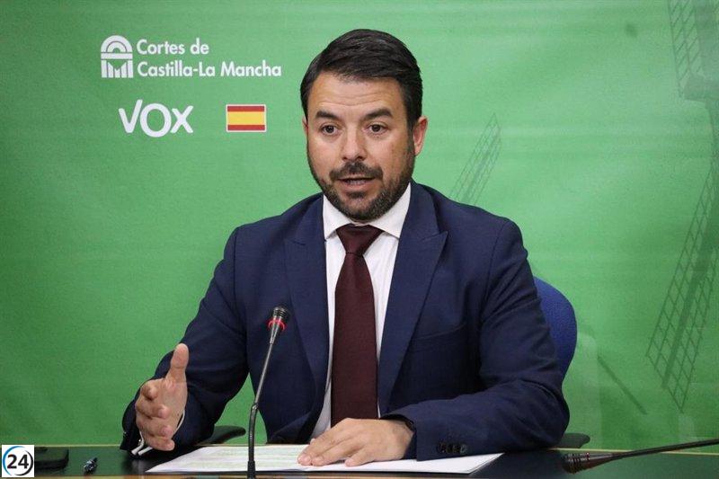 Vox critica al Sescam por revelar información privada de empleados en redes sociales.