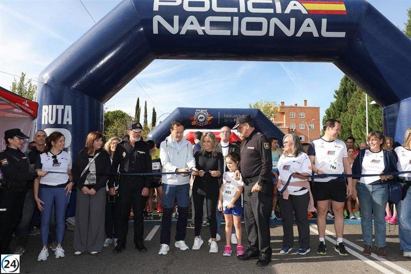 Ochocientos corredores participan en la II Carrera Solidaria Ruta 091 en Toledo, promovida por la Policía Nacional.