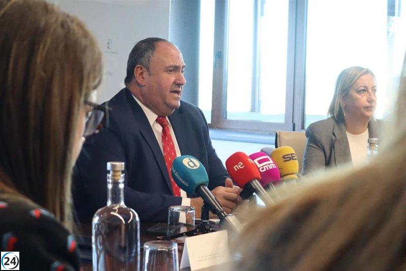 C-LM amplía el confinamiento de aves de corral a toda la región.