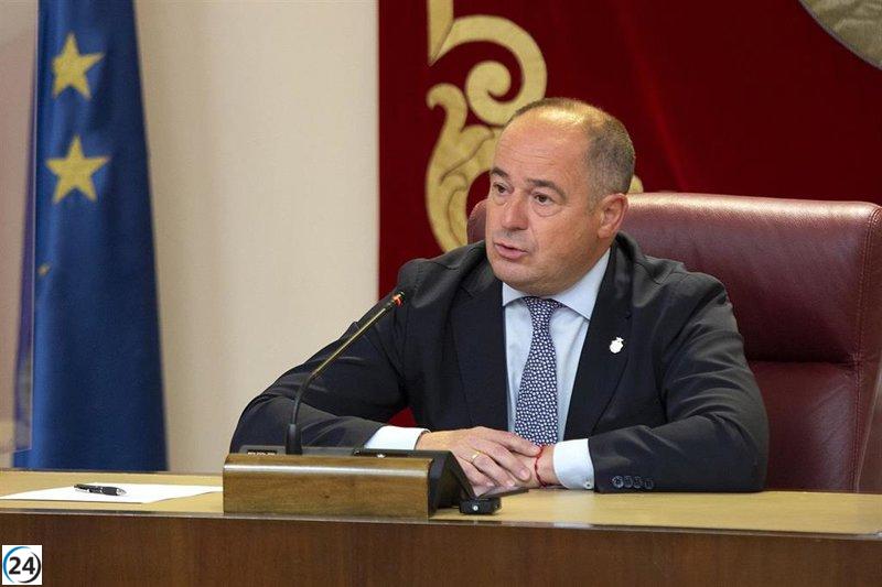 Sáez presentará querella contra Picazo y exmarido de asesora cesada por exámenes de Policía.