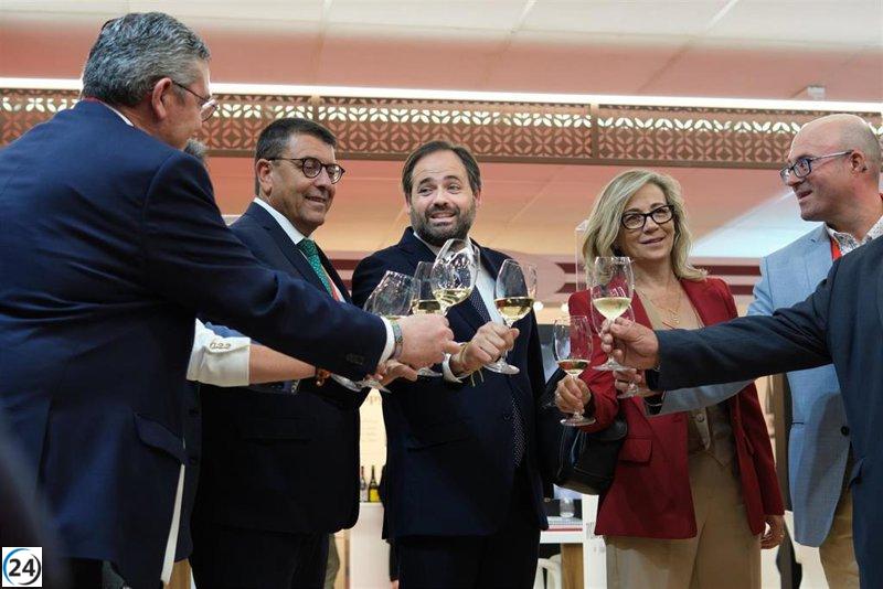 Núñez promete proteger a los productores de vino si es elegido presidente.