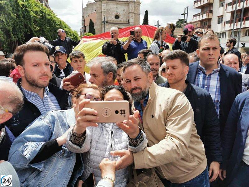 Abascal acusa a Page de ser cómplice de las políticas de Sánchez.