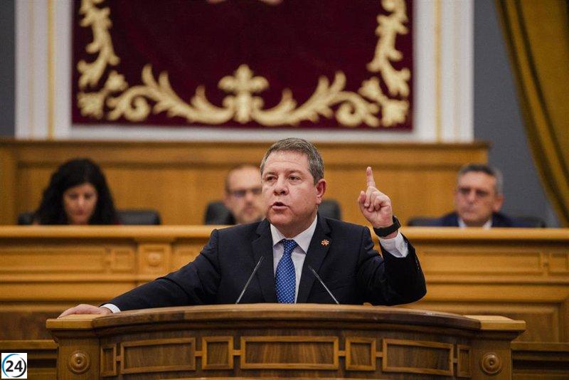 Propuesta de regular por ley las puertas giratorias, brecha salarial y reducir trámites burocráticos empresariales.