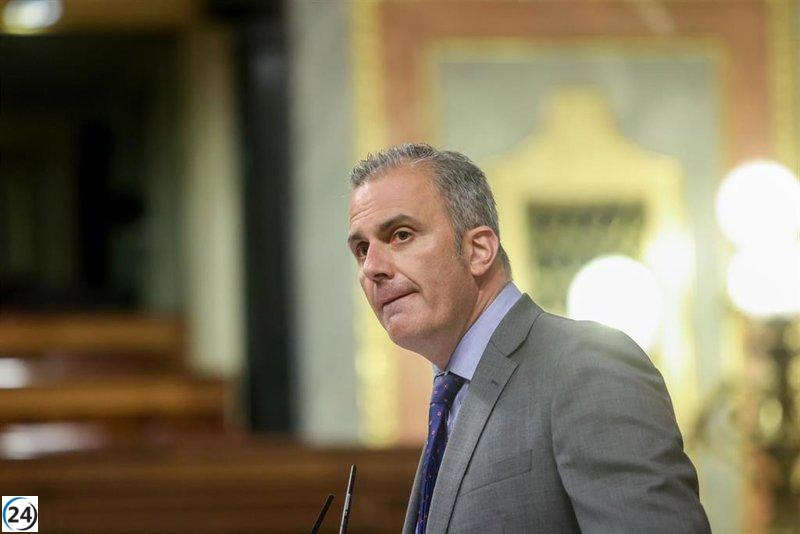 Ortega Smith admite la necesidad de llegar a un acuerdo con el PP para anular las políticas ideológicas de Sánchez.