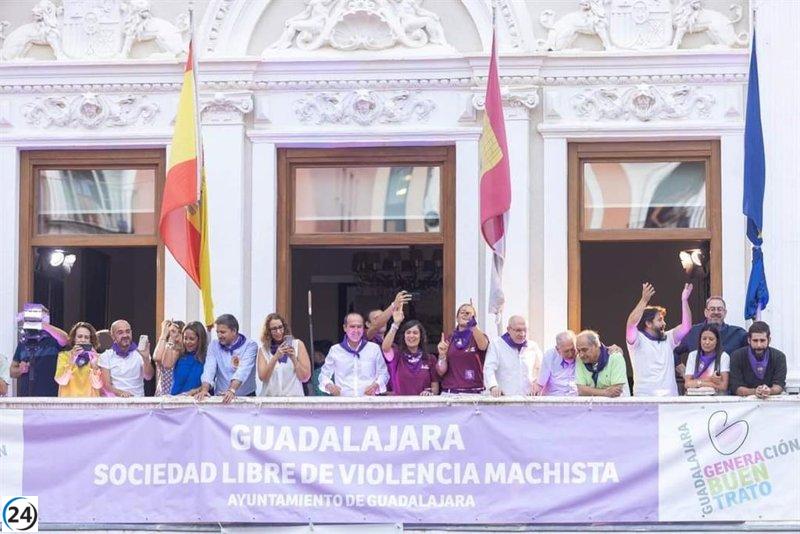 PSOE y PP enfrentados por el hueco en el balcón durante el chupinazo de Guadalajara