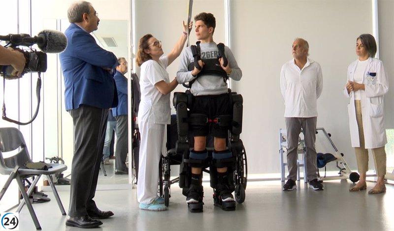 Exoesqueleto revoluciona terapia adolescente en Parapléjicos