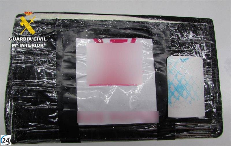 Cinco individuos arrestados en Albacete por arrojar un kilogramo de cocaína desde un vehículo al percibir presencia policial