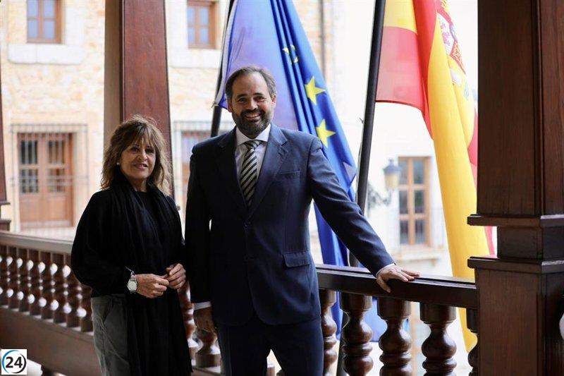 Núñez insta a reformar la gestión sanitaria de C-LM promoviendo contrataciones y estrategias para combatir las listas de espera.
