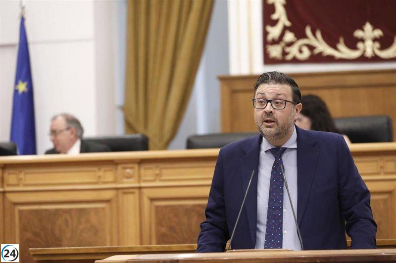 Amador Pastor critica la censura del Ayuntamiento de Quintanar de la Orden hacia compañías de teatro.