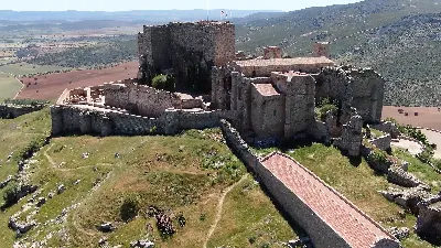 Visita el majestuoso castillo de Calatrava la Nueva