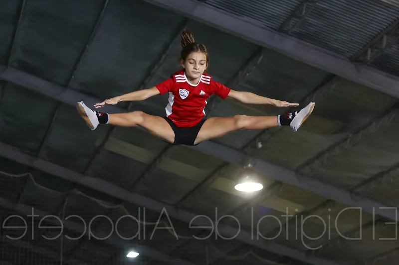 La Gimnástica Manchega voltea al mundo con su arte y sus acrobacias en Albacete